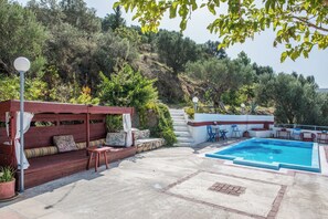 Garden - Secluded Villa With Private Pool, Panoramic Views (Minoa Pediada)