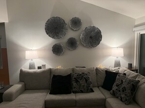 Smart TV, fireplace