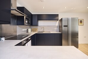 Apartment, Balcony | Private kitchen | Electric kettle