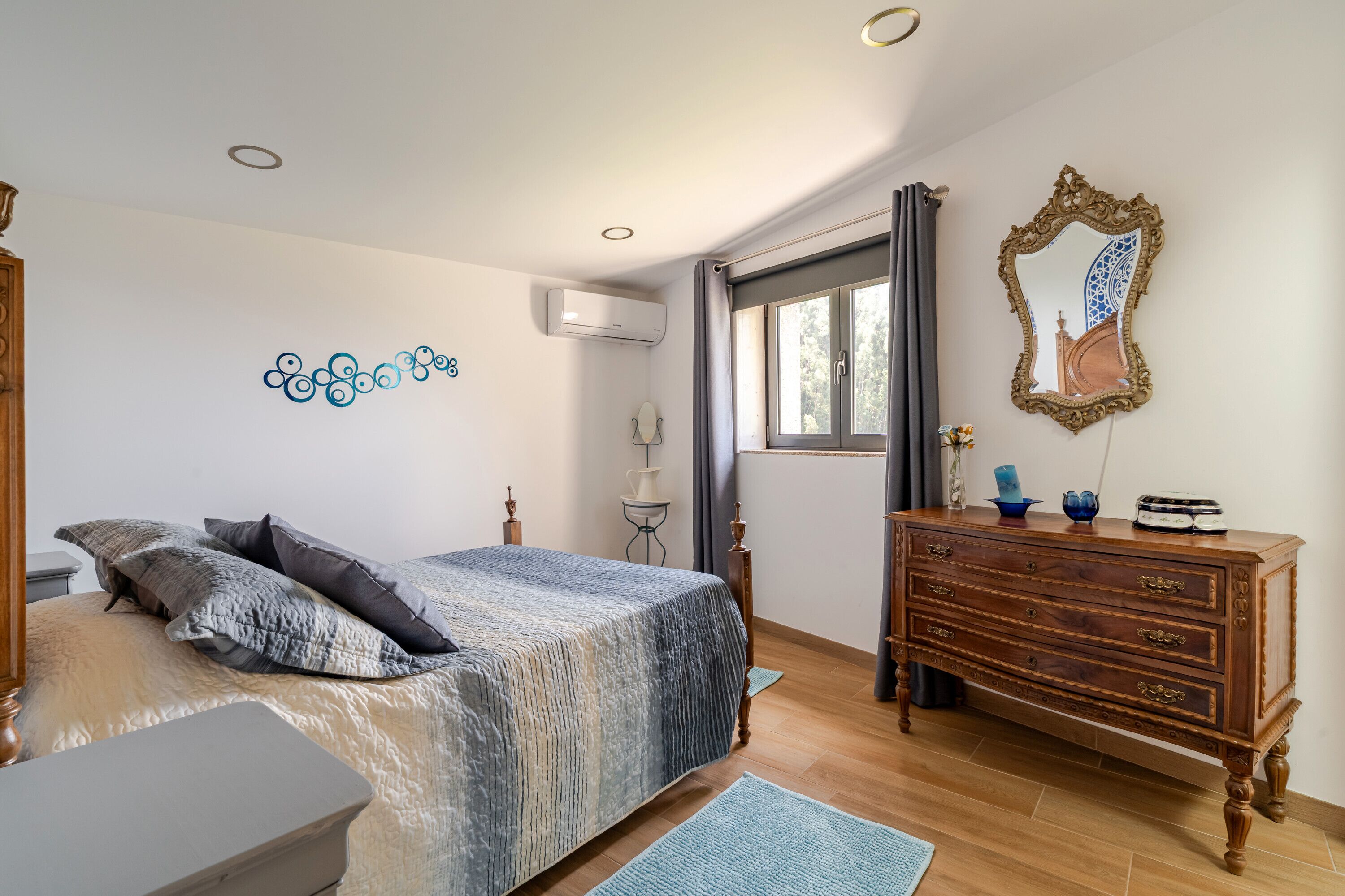 2 dormitorios, tabla de planchar con plancha, wifi y ropa de cama