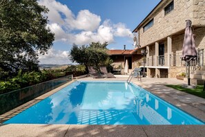 Pool - Holiday Home 'Real De Cima' with Mountain View, Wi-Fi and Air Conditioning (Fervença)