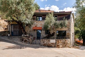 Exterior - Holiday Home 'Real De Cima' with Mountain View, Wi-Fi and Air Conditioning (Fervença)