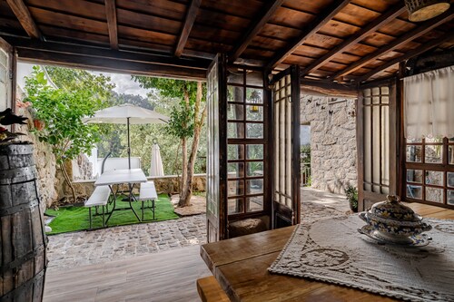 Holiday Home 'Real De Cima' with Mountain View, Wi-Fi and Air Conditioning