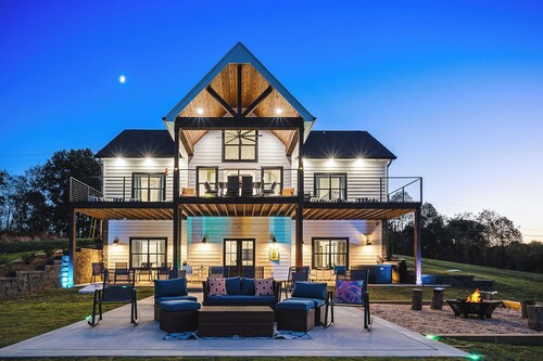 Grand Ole View on Center Hill Lake in Smithville, TN