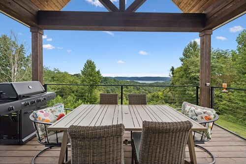 Grand Ole View on Center Hill Lake in Smithville, TN