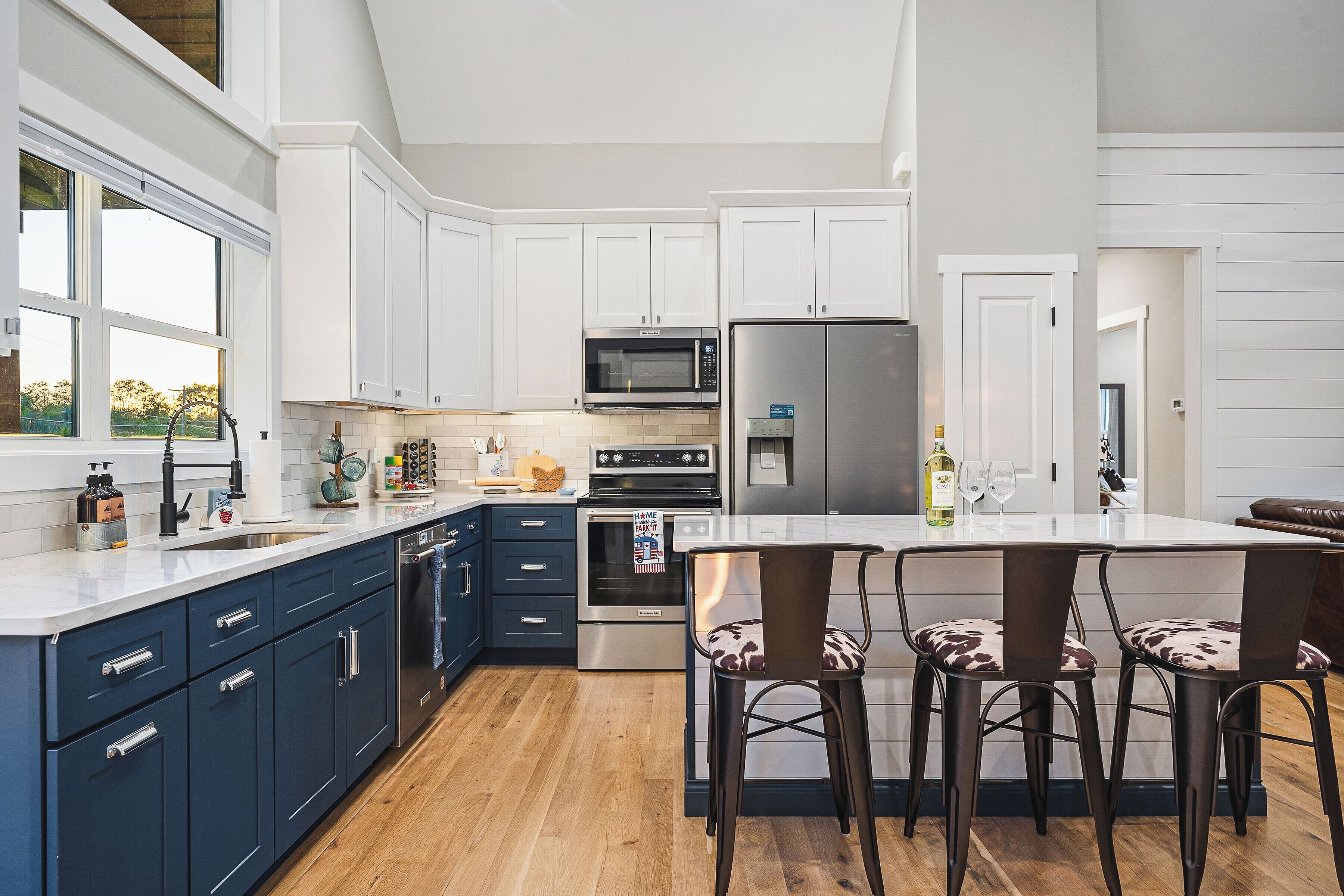 ثلاجة، ميكروويف، فرن، موقد طهي مسطح