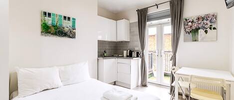 Studio (North End Hideaway)