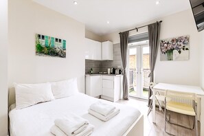 Studio (North End Hideaway) | 1 bedroom, free WiFi - North End Hideaway (London)