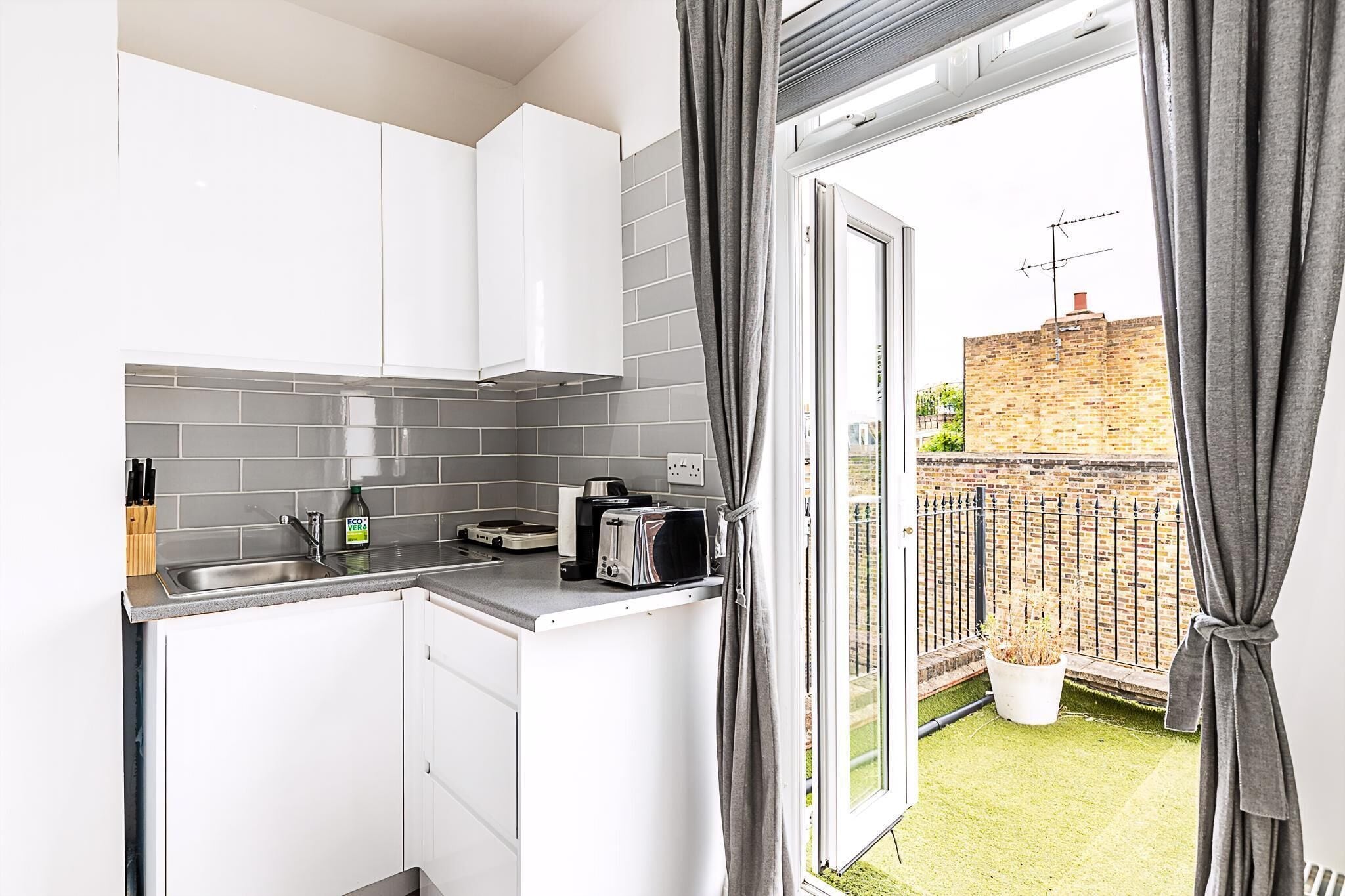 Studio (North End Hideaway) | Private kitchen