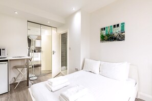 Studio (North End Hideaway) | 1 bedroom, free WiFi - North End Hideaway (London)