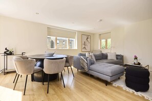 Dining - Putney Terrace Apartment (London)