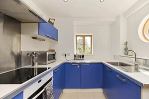 Apartment, Balcony | Private kitchen