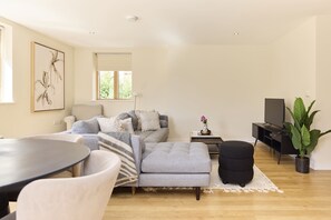 Apartment, Balcony | Living area
