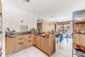 Kühlschrank, Mikrowelle, Ofen, Geschirrspüler