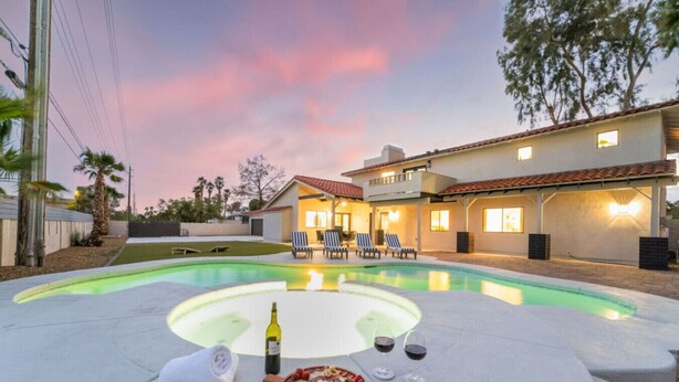 Pool - LUX 5BR | 2 Master BR | 2 Living Rooms |Pool & Spa (Las Vegas)