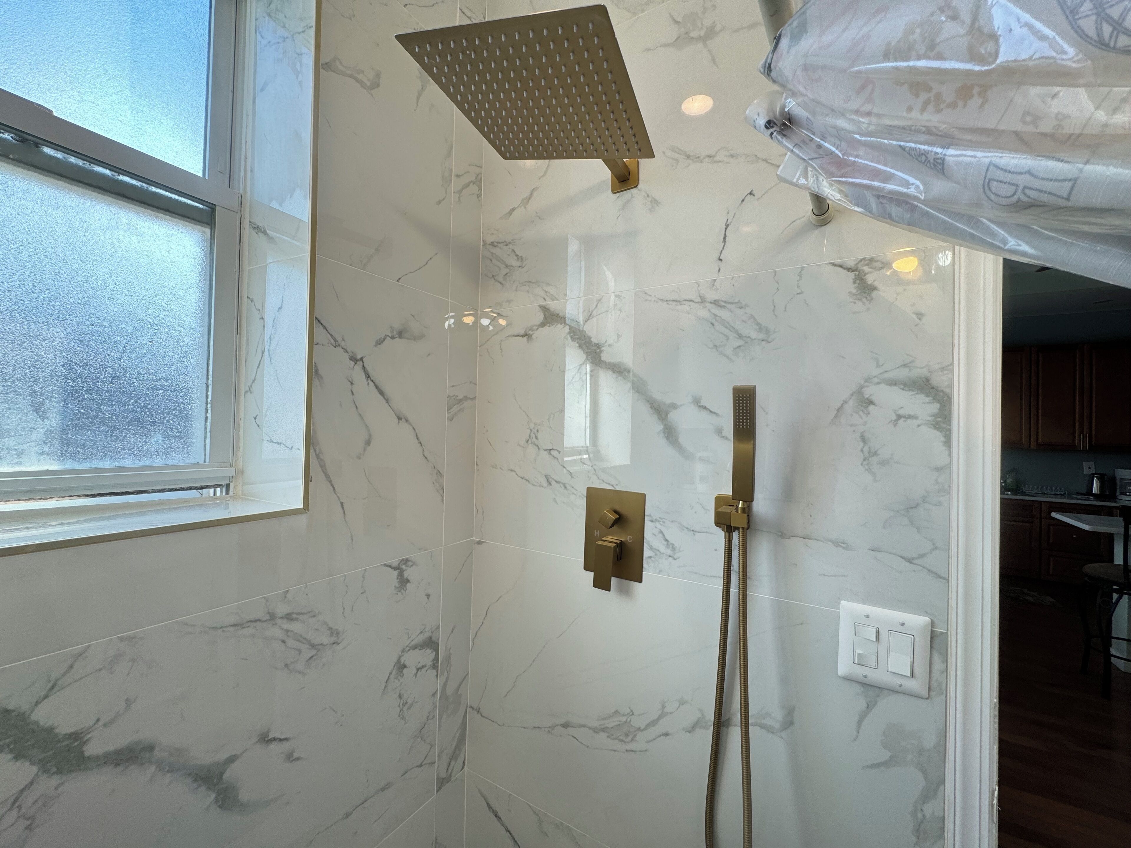 Amenidades de baño ecológicas, secadora de cabello, toallas, jabón 