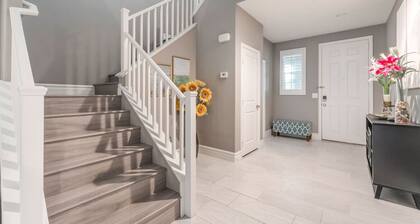 Large Groups! Game Room| BBQ| Spacious| Near Strip