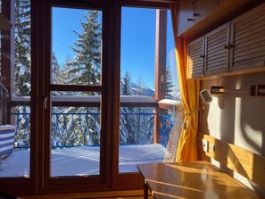 Interior - 50m from ski slopes, 3rd floor, view valley, balcony, tv, ski locker, 45m², Les Arcs (Les Arcs)