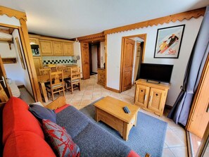 TV - 100m from resort center, 4th floor, swimming pool, sauna, hammam, terrace, tv, ski locker, 40m² (Bourg-Saint-Maurice)