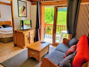 2 bedrooms, WiFi - 100m from resort center, 4th floor, swimming pool, sauna, hammam, terrace, tv, ski locker, 40m² (Bourg-Saint-Maurice)