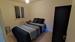 3 makuuhuonetta, silitysrauta/-lauta, Wi-Fi, vuodevaatteet