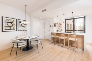 Dining - Constitución I - Two Bedroom Apartment, Sleeps 4 (Málaga)
