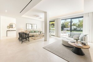 Fireplace - Villa Guadalmar I - Six Bedroom Apartment, Sleeps 12 (Málaga)