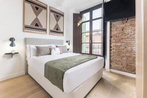 2 bedrooms, iron/ironing board, Internet, bed sheets