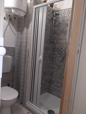 Dusche, Haartrockner, Bidet, Seife