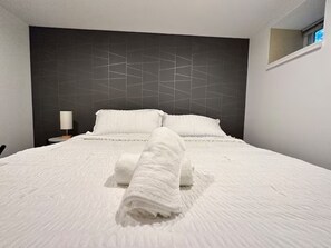 2 chambres, fer et planche à repasser, Wi-Fi, draps fournis