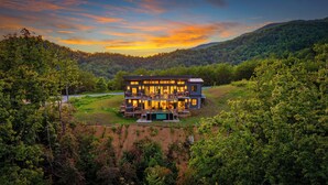 Unclassified image, 3 of 91, button - Smoky Vista / Hot Tub & Mountain Views (Sevierville)