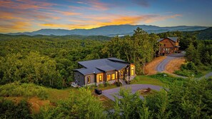 Exterior - Smoky Vista / Hot Tub & Mountain Views (Sevierville)