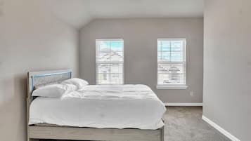 4 bedrooms, iron/ironing board, free WiFi, bed sheets