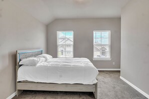 4 bedrooms, iron/ironing board, free WiFi, bed sheets