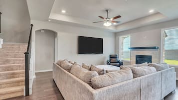 Smart TV, fireplace