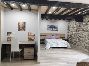 2 bedrooms, iron/ironing board, Internet, bed sheets