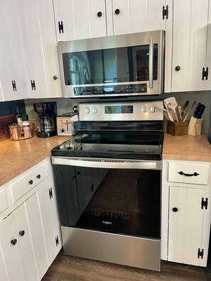 Mikroaaltouuni, uuni, liesi