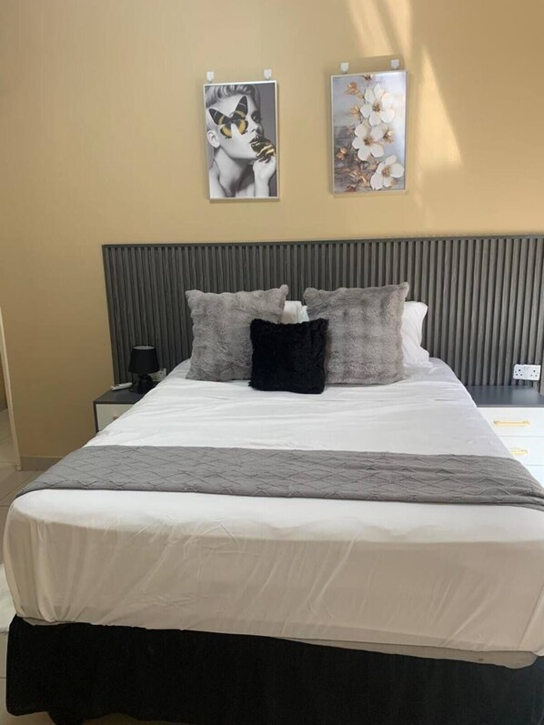 2 bedrooms, iron/ironing board, WiFi, bed sheets