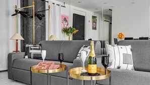 TV - TBS 337 - Elegant apartment in Paris (Paris)