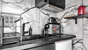 Coffee/tea maker, fridge, microwave, toaster - TBS 337 - Elegant apartment in Paris (Paris)