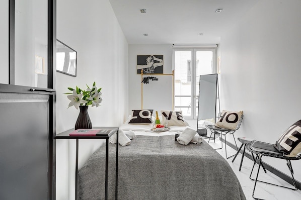 1 habitación, acceso a internet y ropa de cama