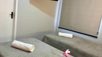 書桌、免費 Wi-Fi