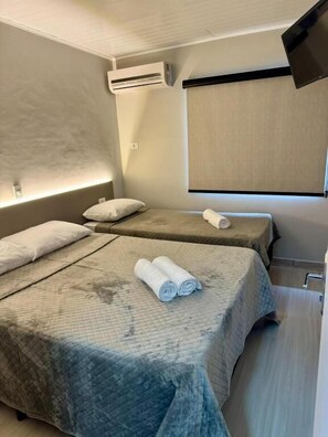 Chambre triple | Bureau, accès au Wi-Fi (inclus)