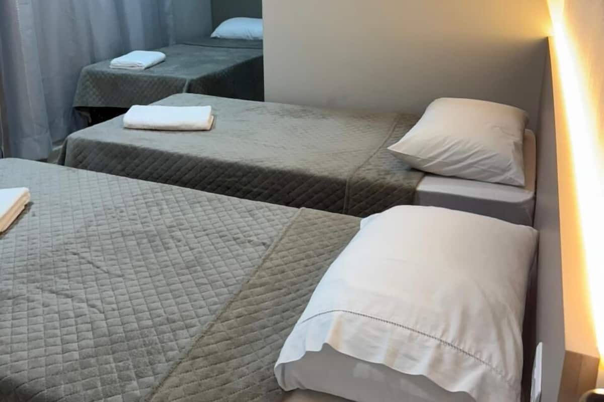 Habitación triple | Escritorio y wifi gratis