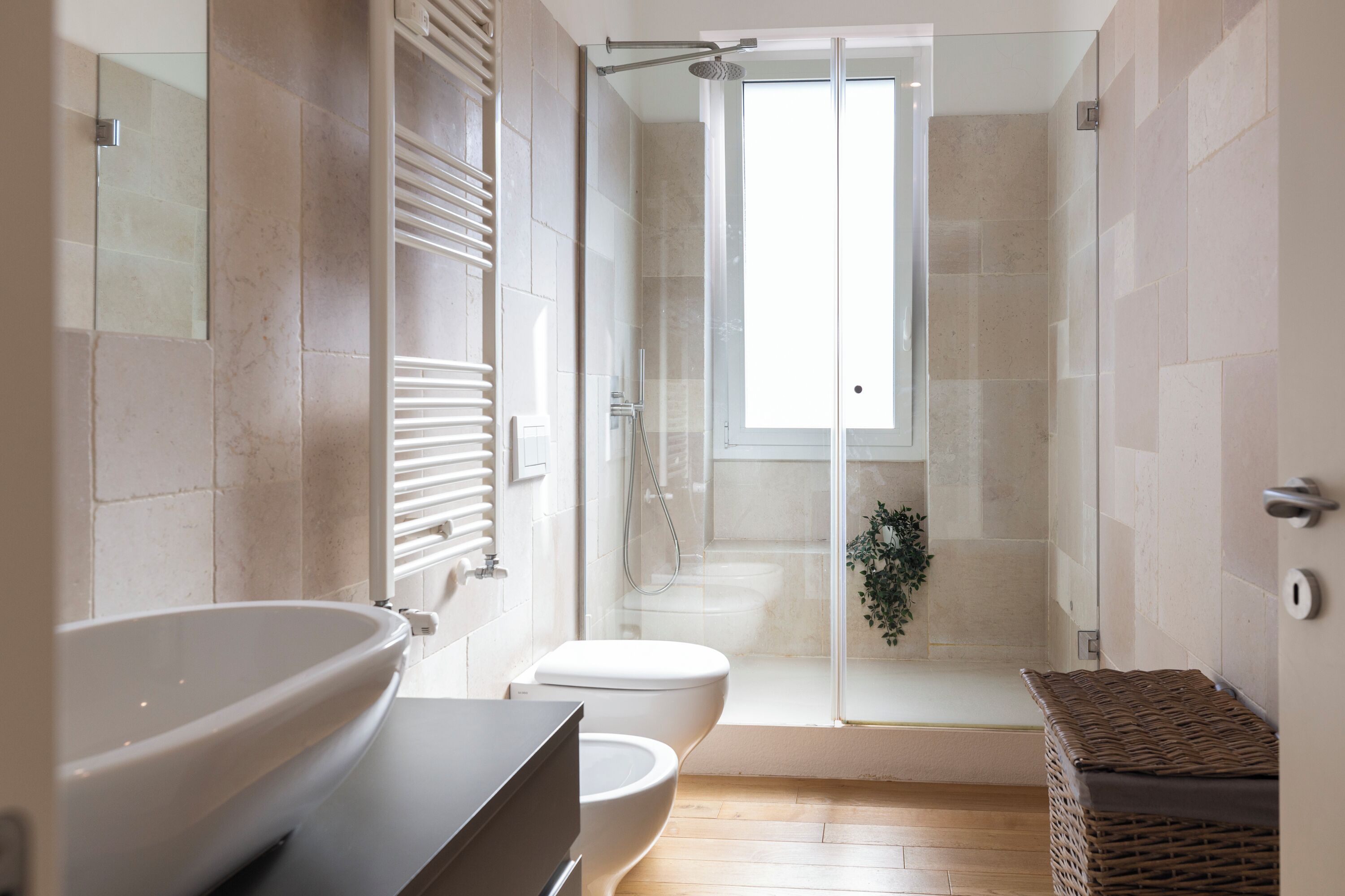 Apartamento conforto | Banheiro | Chuveiro, produtos de toalete grátis, secador de cabelo 