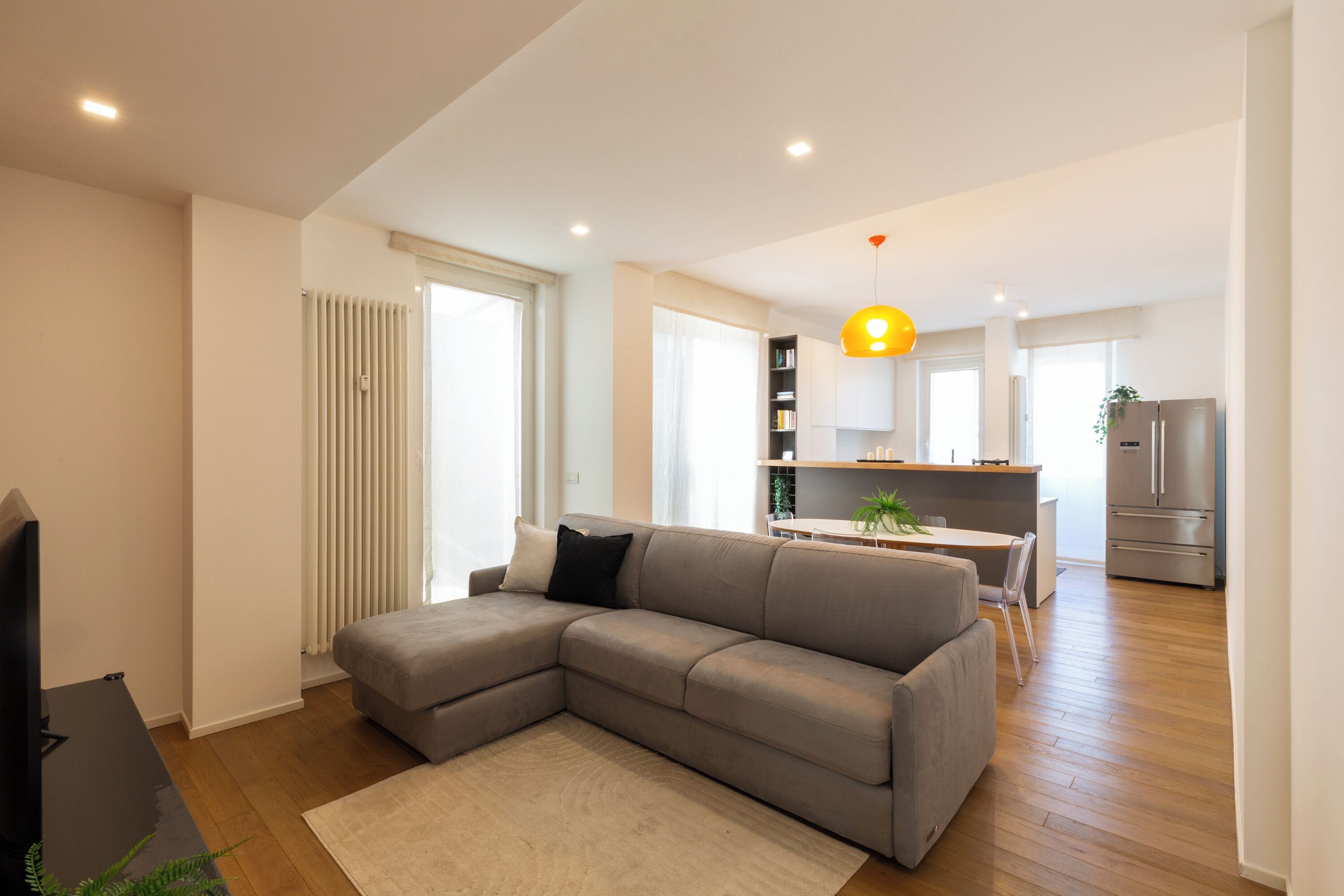 Comfort-Apartment | Wohnbereich | 45-Zoll-Smart-TV mit Digitalempfang