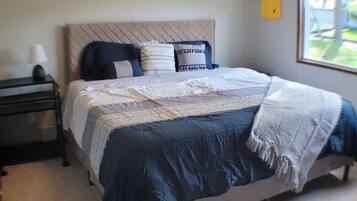 4 bedrooms, iron/ironing board, WiFi, bed sheets