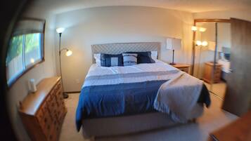 4 bedrooms, iron/ironing board, WiFi, bed sheets