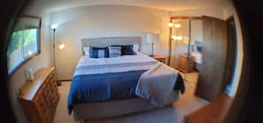 4 habitaciones, tabla de planchar con plancha, wifi y ropa de cama