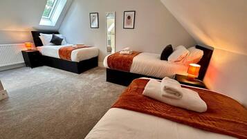 4 bedrooms, iron/ironing board, WiFi, bed sheets